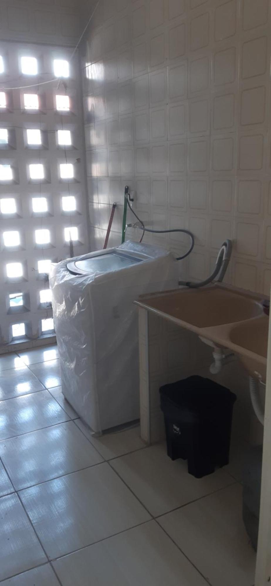 Inteiro A 100 Metros Da *